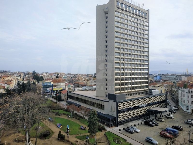 Представят подробно проекта за паркинг под хотел България през февруари