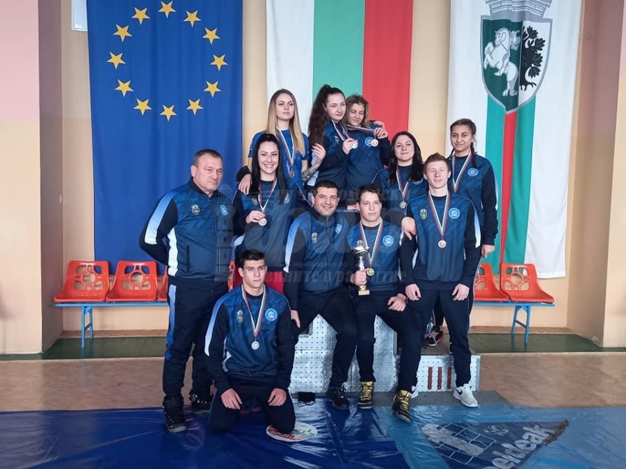 Борците на „Бургас” отново с медали