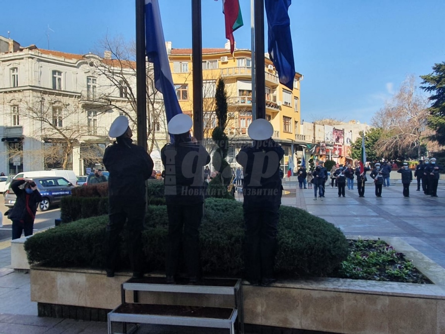 Бургас отбеляза 143 години от Освобождението си (СНИМКИ)