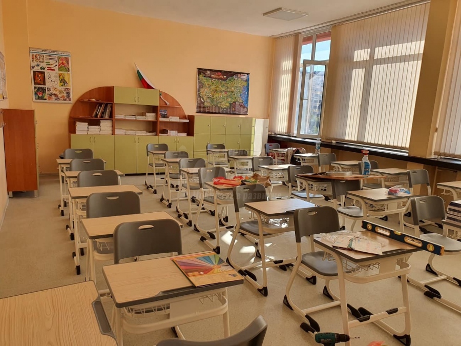 Шест училища в Бургаска област удължават първия учебен срок 