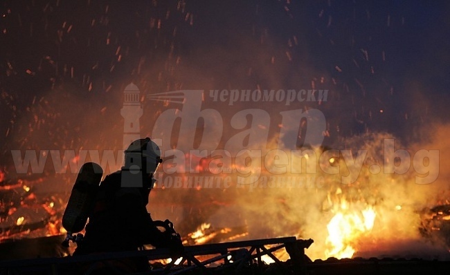 Лодки на ветроходния клуб в Приморско изгоряха при пожар 