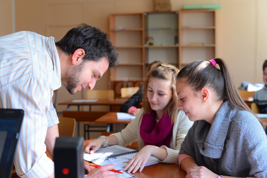 Пандемията  провокира повече хора да стават учители в Бургаско