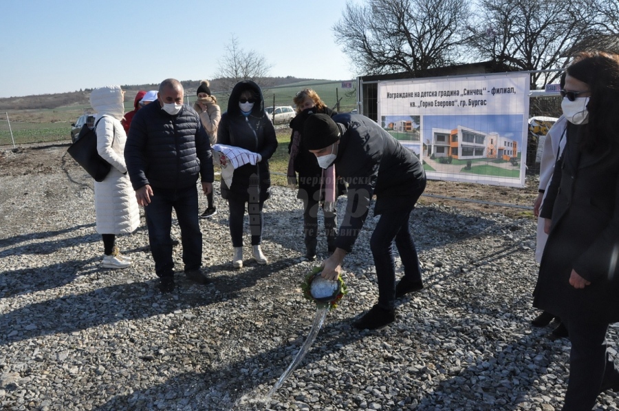 Кметът Николов  даде старт на изграждането на нова детска градина 