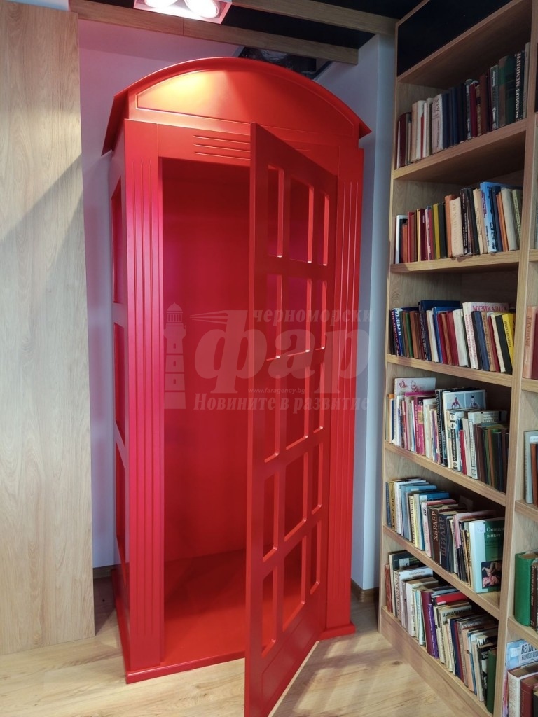 Лондонска телефонна кабинка ще има в библиотеката