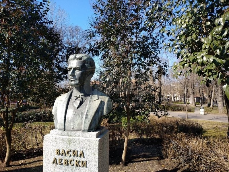 Бургас свежда глава пред паметта на Левски