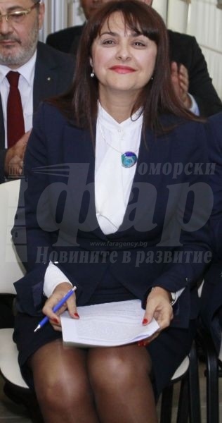 Проф. Севдалина Турманова - председател на Общински съвет-Бургас:   Очаква ни дълга сесия, вярвам, че ще приключим с приет бюджет 