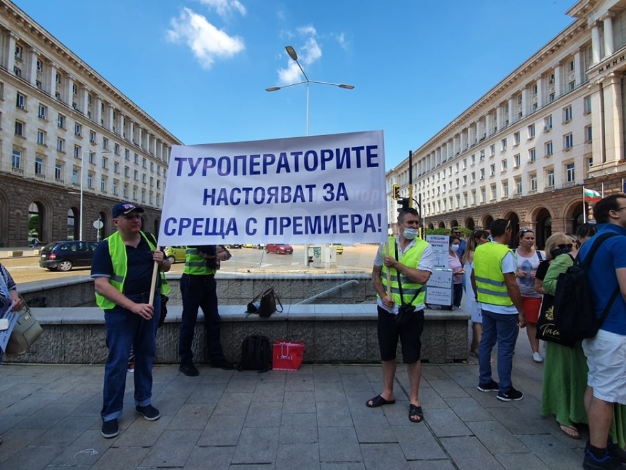 Протест под прозорците на МС започва в 11 часа