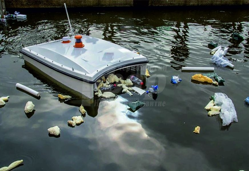 Дронове ще събират плаващи боклуци в морето край Поморие