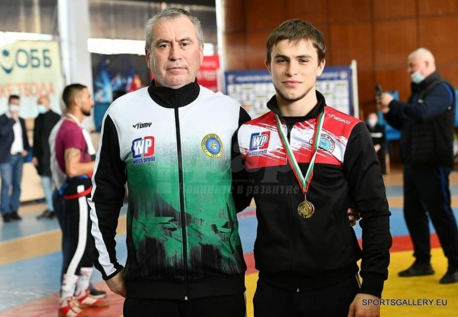Борец на Руен грабна златен медал след скандален и оспорван финал 