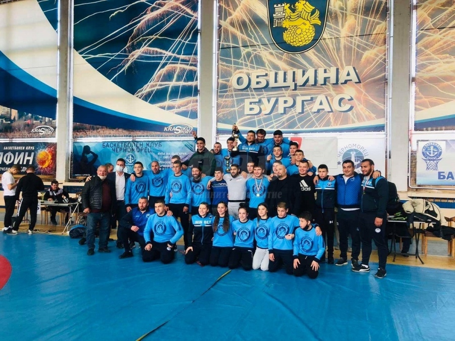 Борците на Черноморец спечелиха купата на Държавното в Бургас при юношите