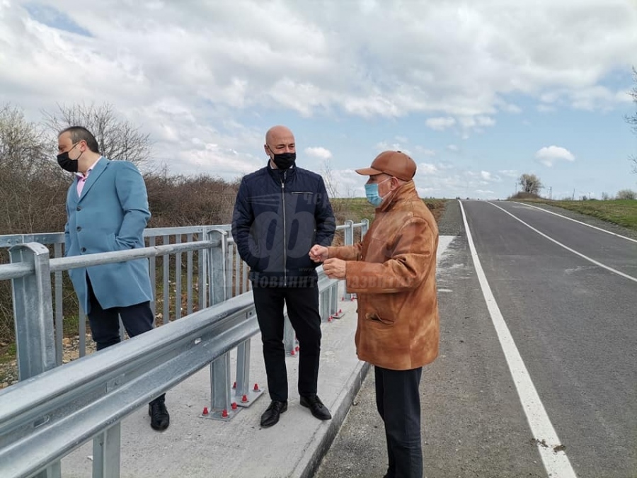 До месец приключа ремонтът на път между созополски села