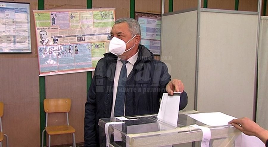 Валери Симеонов отново резервиран към машинния вот