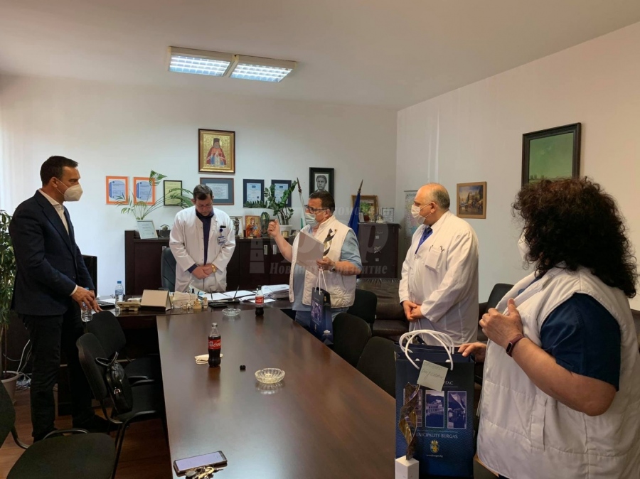 Кметът Димитър Николов поздрави всички бургаски медици за професионалния им празник 