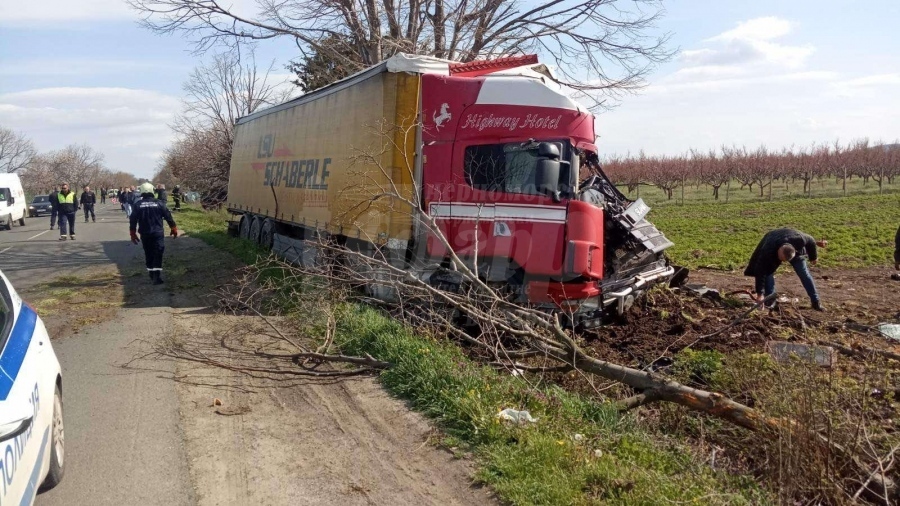 Шофьорът, причинил катастрофата край Айтос, остава в болница