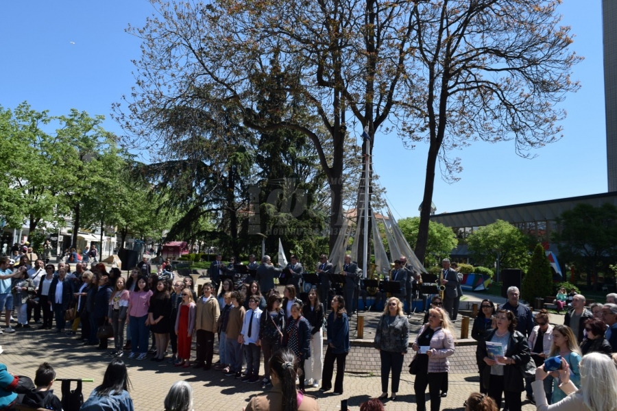Флашмоб с химна на Европа бе кулминацията на тържествата за 9-и май в Бургас