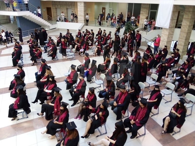 В навечерието на 24-и май: В БСУ се дипломираха около 400 студенти (ГАЛЕРИЯ)