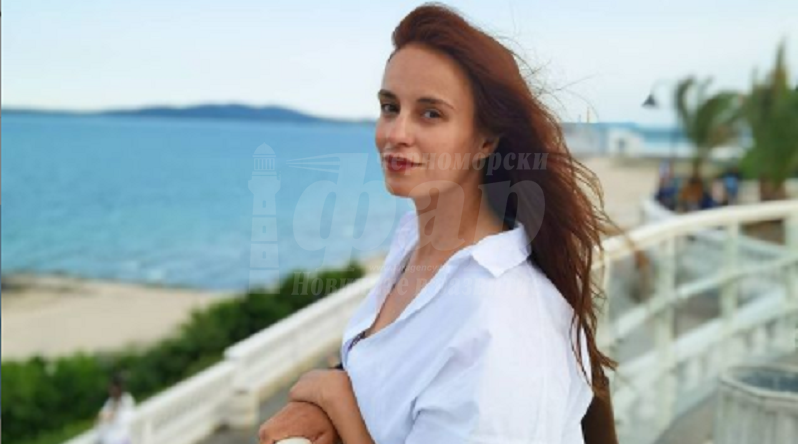  Актрисата Радина Кърджилова се  радва на любимия Бургас