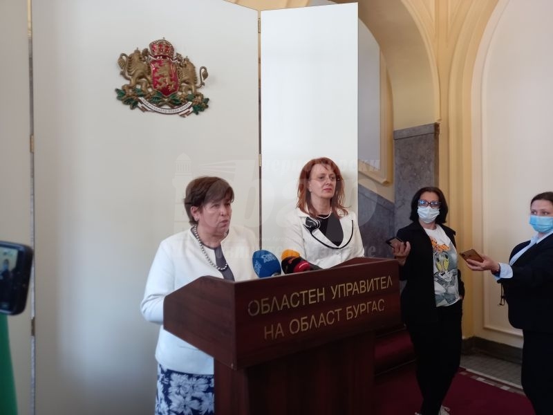  Ваксинацията да стане фирмена политика в туризма, апелира министър Балтова