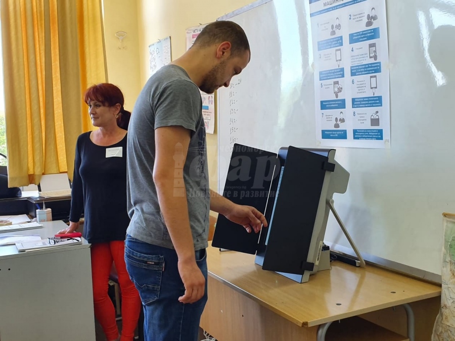 341 кандидат-депутати от 23 партии и коалиции в Бургас ще се борят на вота през юли