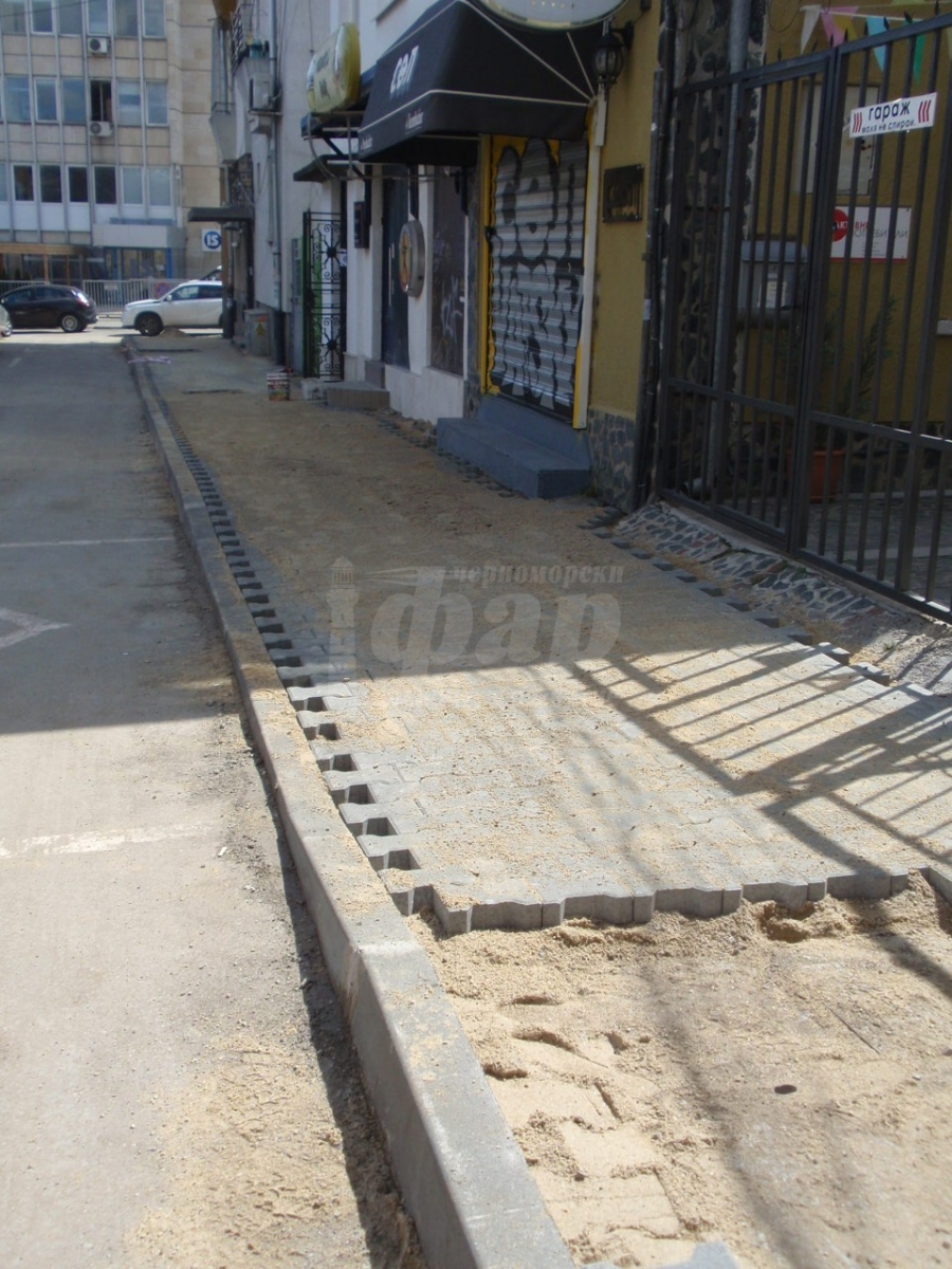 В понеделник започва ремонт на тротоара по улица „Карлово”