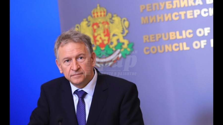 Министър Стойчо Кацаров разкри кога да очакваме нов пик на коронавируса