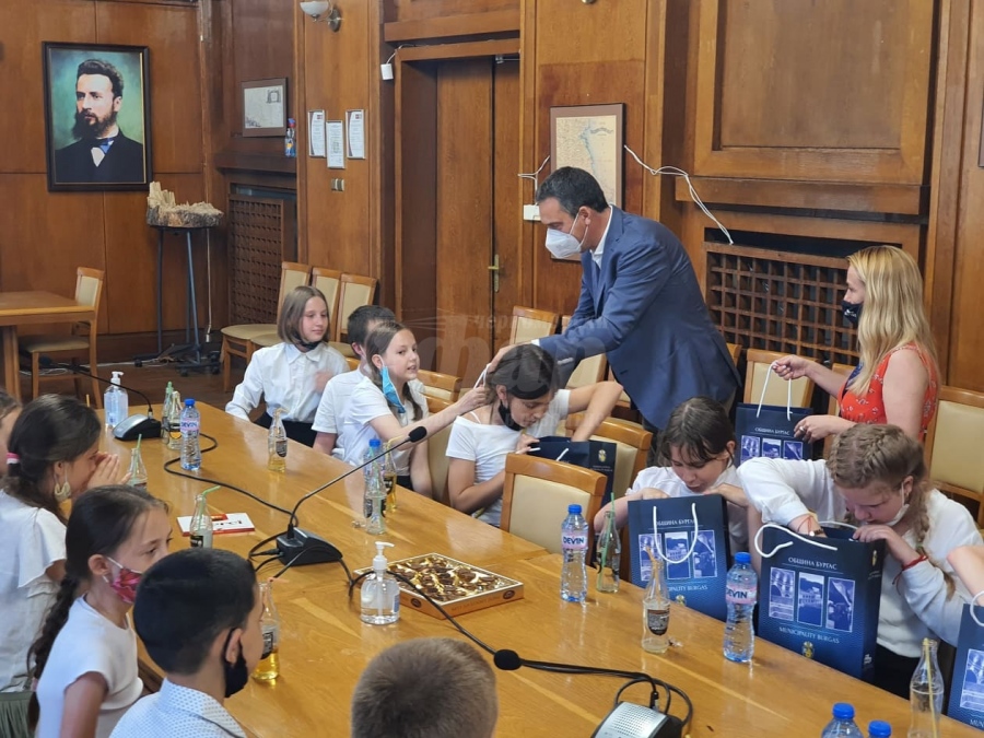 Ученици от българското училище в Братислава са очаровани от Бургас 