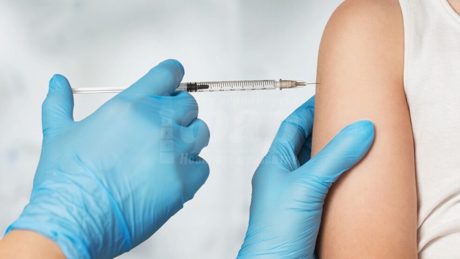 Здравният министър разреши ваксинирането и на деца срещу COVID-19