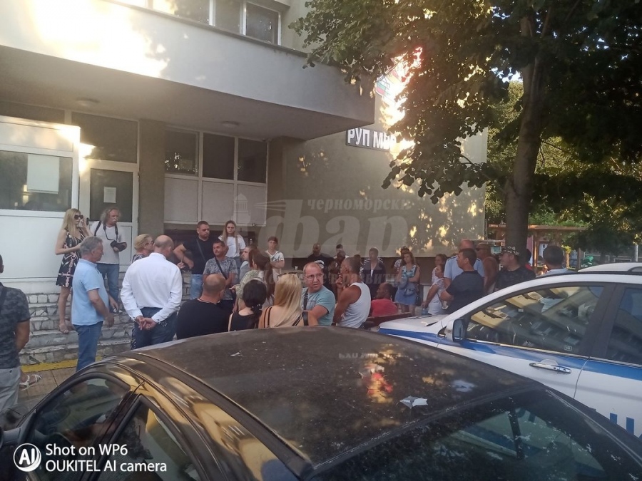  Протест пред Полицията в Поморие в защита на кмета на Бата 