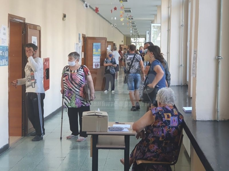 При близо 30 % от обработените протоколи в Бургас: ИТН поведе пред ГЕРБ