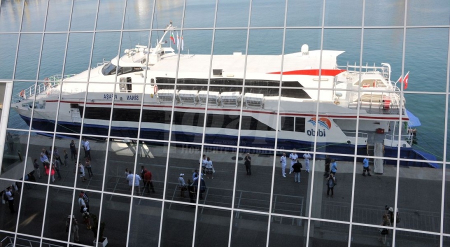 Търси се подходящ кораб за морската връзка между Бургас и Истанбул