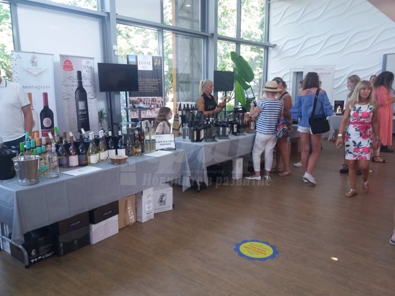 Над 30 винарни предлагат продукцията си на фестивал в Бургас 