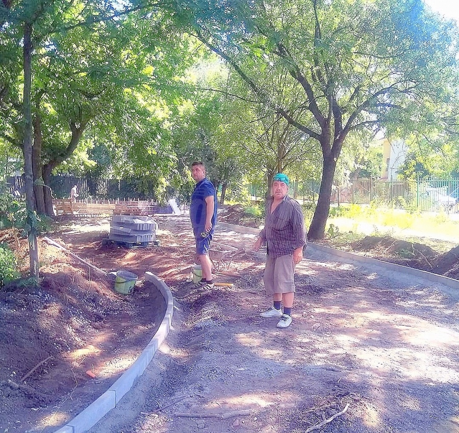 Благоустрояват Градската градина в Айтос по общински проект
