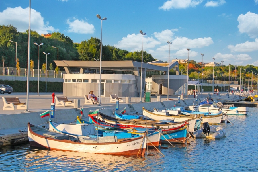 Рибарите в Сарафово станаха модерни, поискаха по-високи цени за лодкостоянката