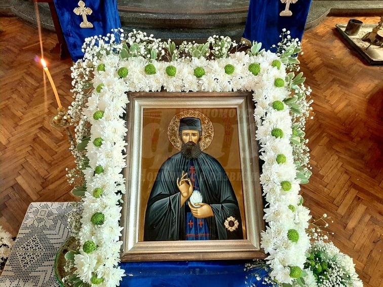 Чудотворната икона с мощите на св. Ефрем Нови идва в Черноморец