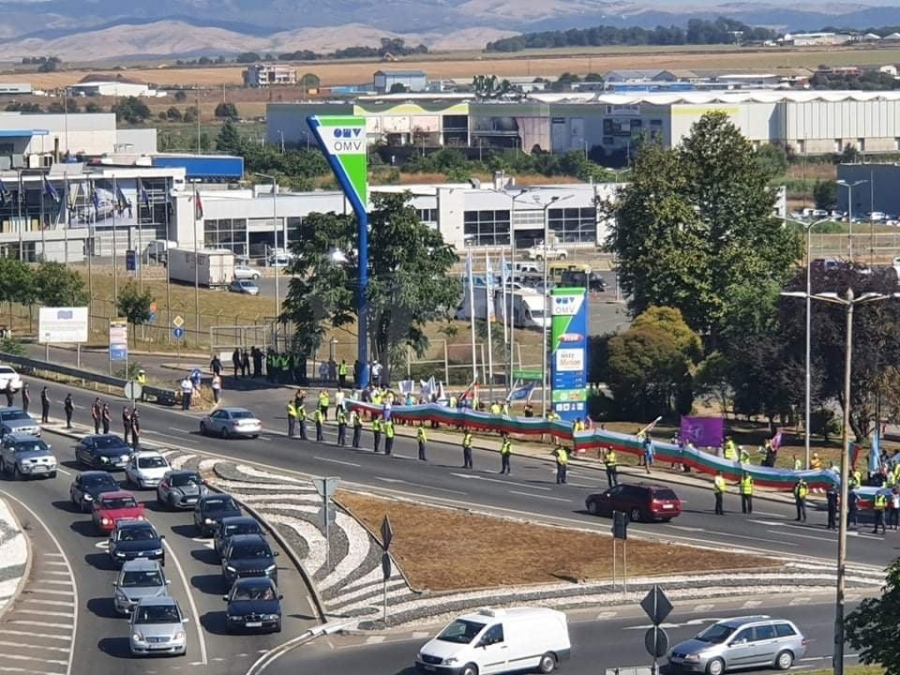 Затруднено е движението на входа на Бургас от София заради протест 
