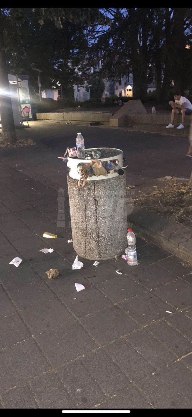 Общински съветник алармира за пълни с боклуци кошове по „Богориди“