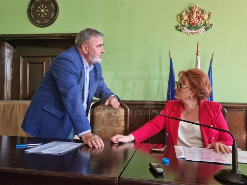 Местните и държавни власти в Бургас: „Не се налагат допълнителни ограничителни мерки заради Ковид в областта“