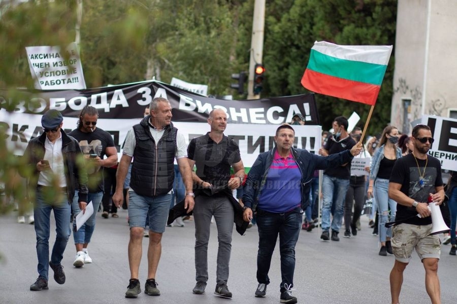  МЗ: Протестите не могат да спрат разпространението на COVID-19