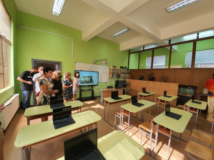 Откриха иновативен училищен STEM център в ОУ „П. Р. Славейков“