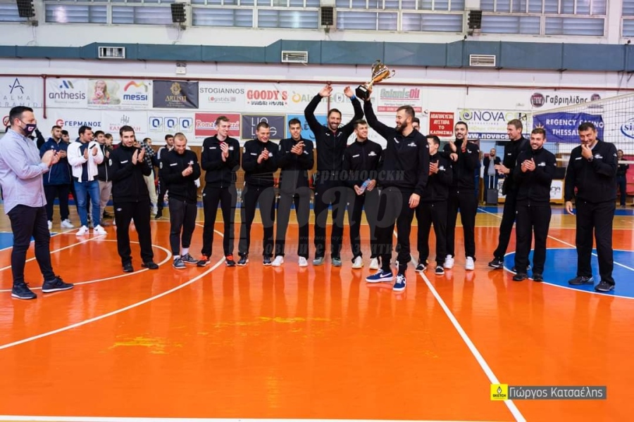 Волейболният Нефтохимик спечели купа от международен турнир в Гърция