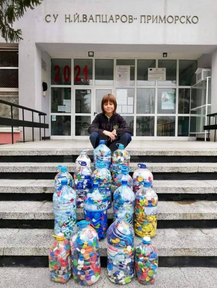 Стефан от Приморско събра „150 литра“ капачки, дари ги в кампания за спасяване на живот