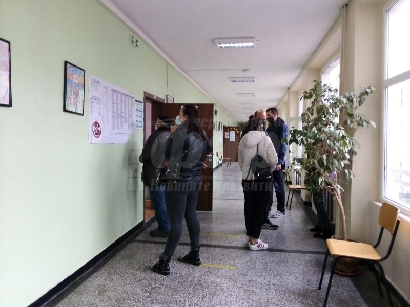  Изборният ден  в Бургаска област започна нормално и навреме 