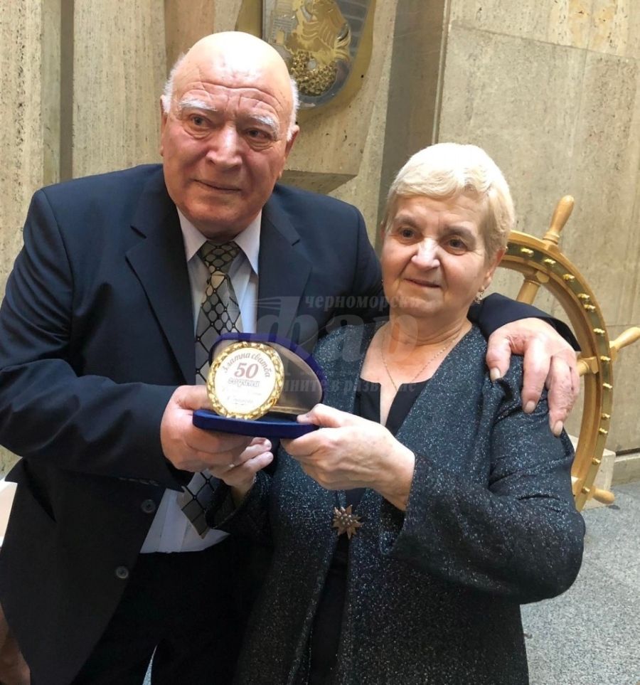 След 50 години успешен брак семейство Стайкови поднови брачния си съюз в Община Бургас