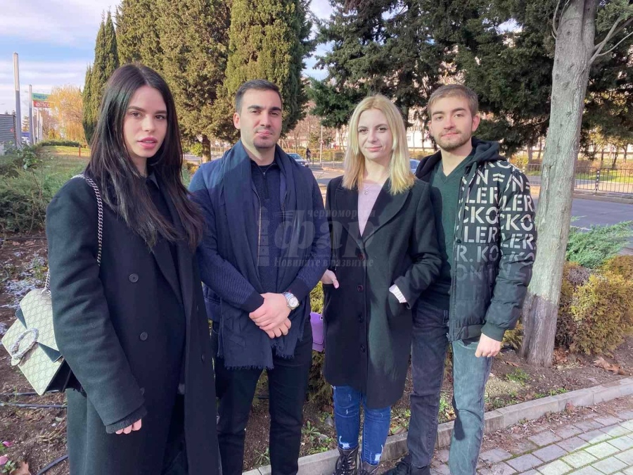 Бургаски младежи ще зарадват нуждаещи се с храна за празниците