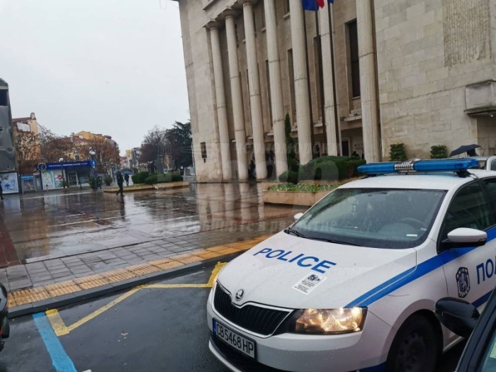 Полиция проверява Община Бургас и Областна управа