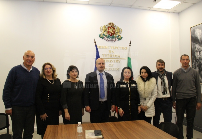 Поредна среща на туристическия бранш от Бургас с нов министър и отново горещи въпроси 