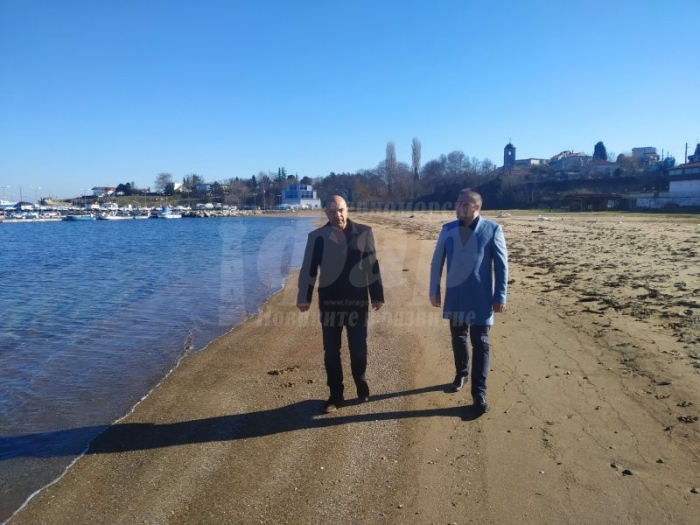 Плажът на град Черноморец- на вниманието на трима министри