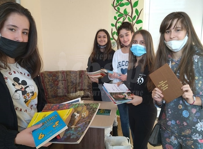 Айтоско училище събира книги  за българите в Братислава