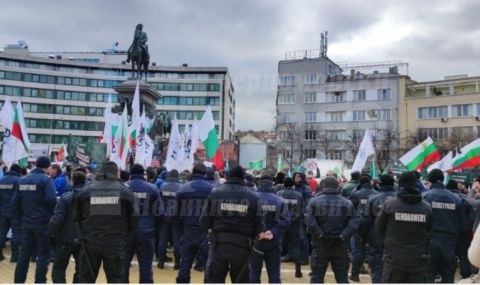 „Възраждане“ отново излиза на протест