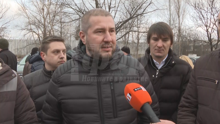 Депутати и симпатизанти на ГЕРБ се събират пред ГДНП в знак на протест срещу ареста на Борисов